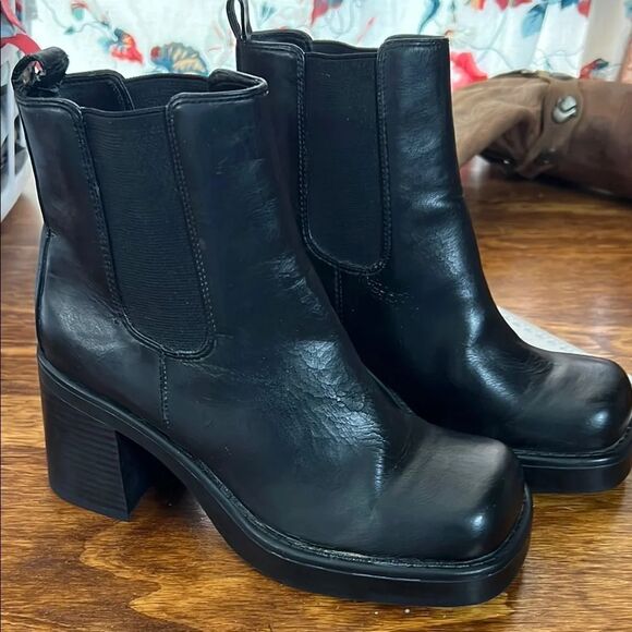 no boundaries Shoes - No Boundaries Black Ankle Booties with Elastic Panels